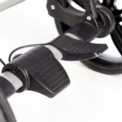 Ножной упор
и стояночный тормоз